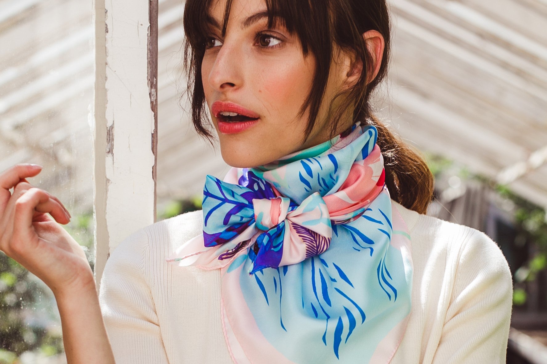 The silk scarf is modernized | Petitjean Paris